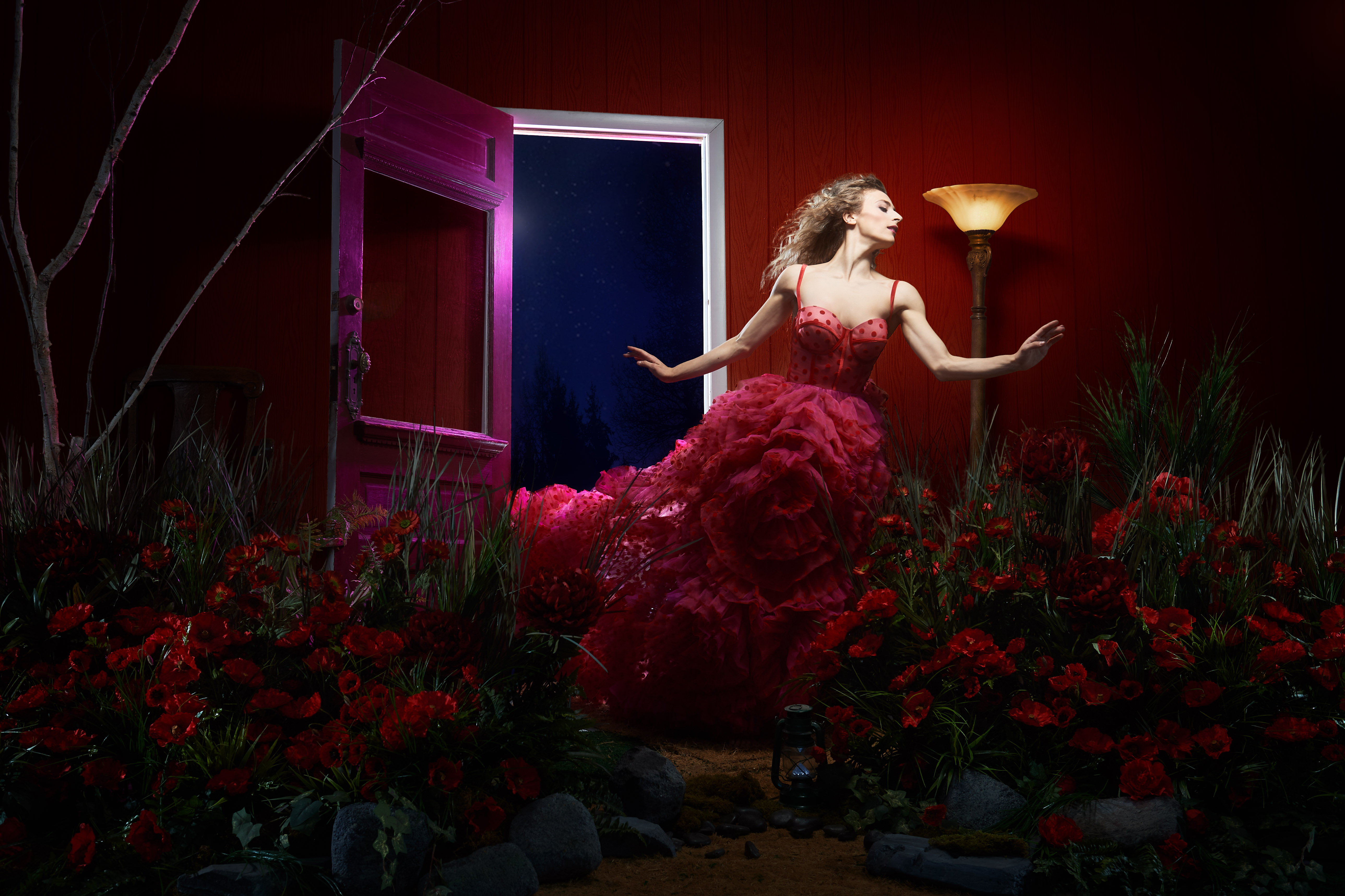 homepage210516_FlowerShoot_RedRoom_3133_v4